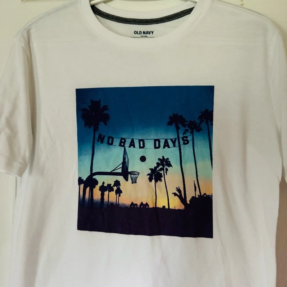 Old Navy Boys White Tee with‎ Sunset Graphic Size XXL 18